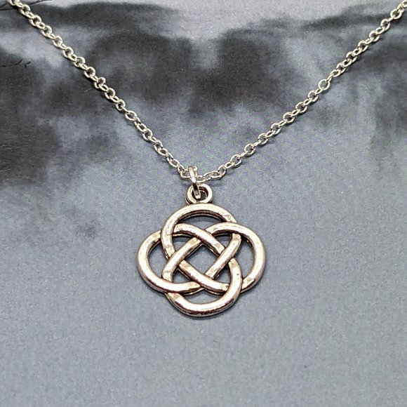 Baroque Vintage Jewelry - Silver Celtic Knot Protection Amulet Necklace